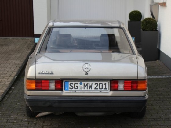 Mercedes 190 in 702 aus Solingen